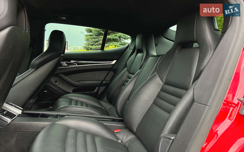 Фастбэк Porsche Panamera 2014 в Львове