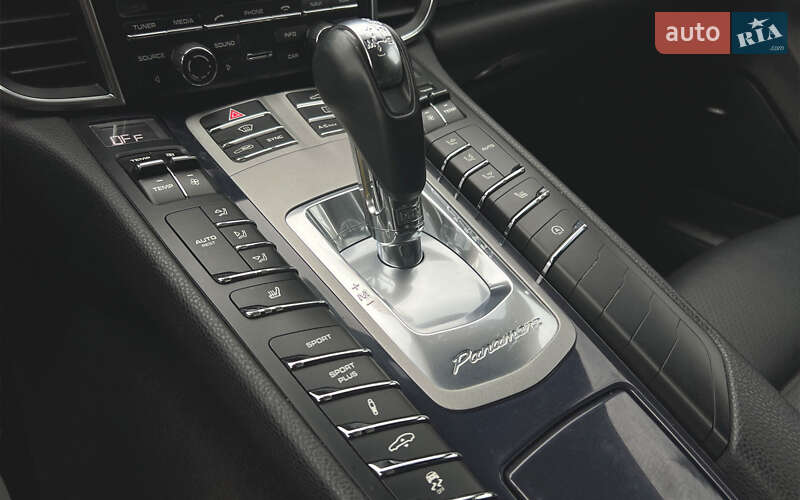 Фастбэк Porsche Panamera 2014 в Львове