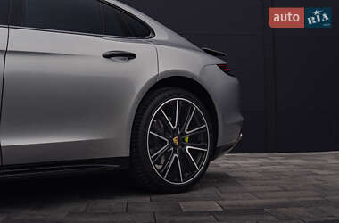 Фастбек Porsche Panamera 2018 в 