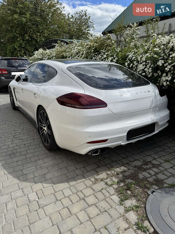 Фастбек Porsche Panamera 2010 в Києві