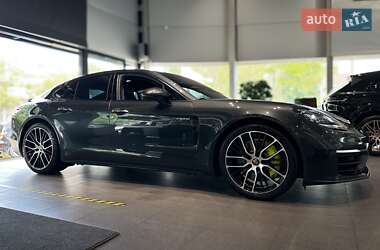 Фастбек Porsche Panamera 2021 в 