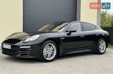 Фастбек Porsche Panamera 2013 в 