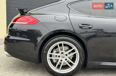 Фастбек Porsche Panamera 2013 в 