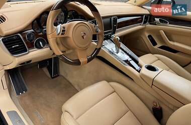 Фастбек Porsche Panamera 2013 в 