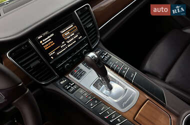 Фастбэк Porsche Panamera 2012 в 