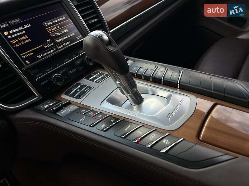Фастбэк Porsche Panamera 2012 в Днепре