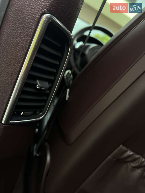 Фастбэк Porsche Panamera 2012 в Днепре