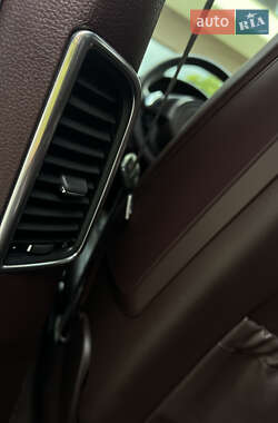 Фастбэк Porsche Panamera 2012 в 