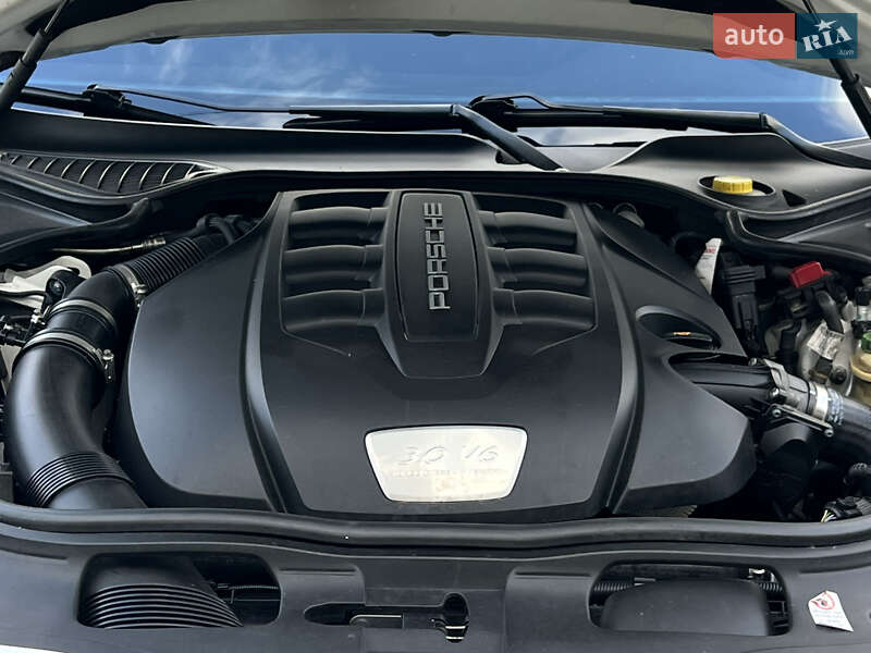 Фастбэк Porsche Panamera 2012 в Днепре