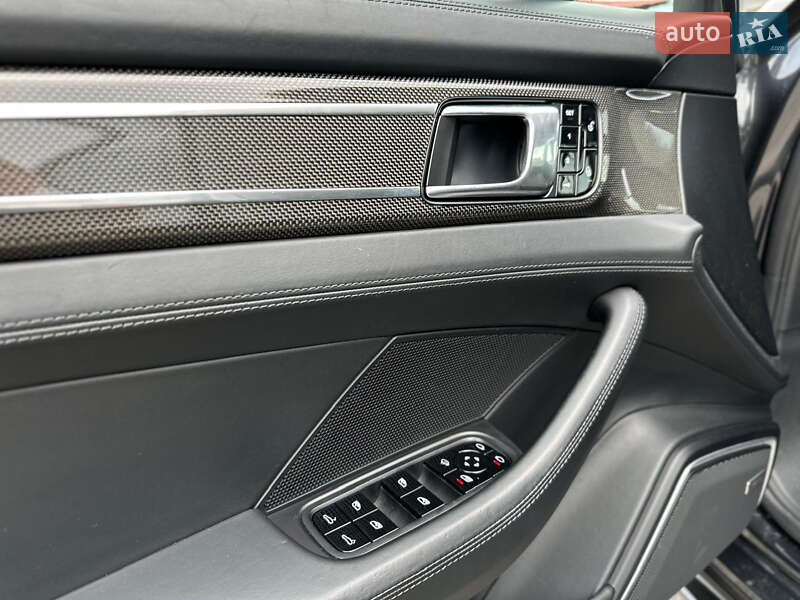 Фастбек Porsche Panamera 2017 в Києві фото 13 Фастбек Porsche Panamera 2017 в Києві