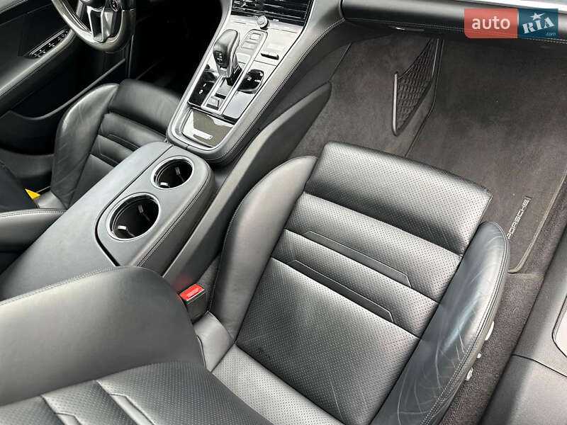 Фастбек Porsche Panamera 2017 в Києві фото 33 Фастбек Porsche Panamera 2017 в Києві