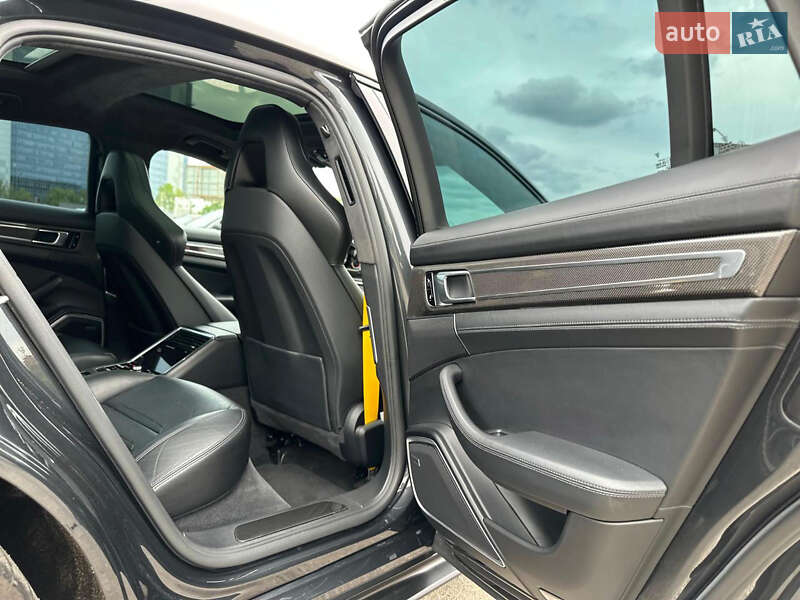 Фастбек Porsche Panamera 2017 в Києві фото 39 Фастбек Porsche Panamera 2017 в Києві