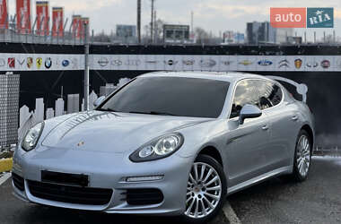 Фастбек Porsche Panamera 2015 в Києві