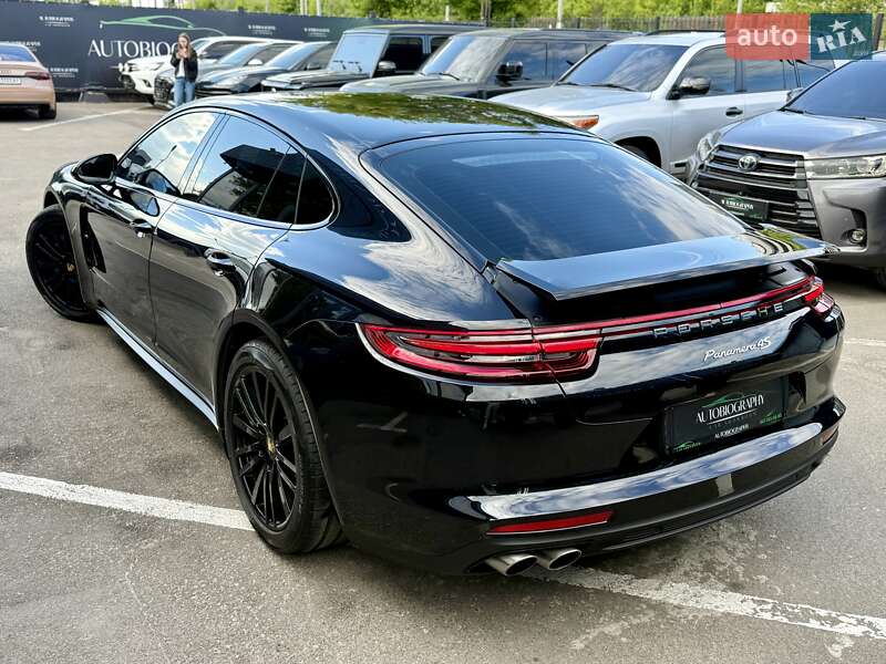 Фастбек Porsche Panamera 2016 в Києві