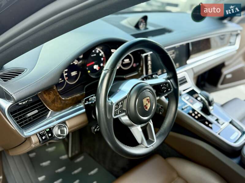 Фастбек Porsche Panamera 2016 в Києві