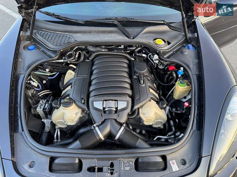 Фастбек Porsche Panamera 2011 в Києві
