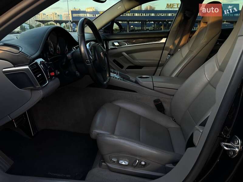Фастбек Porsche Panamera 2011 в Києві