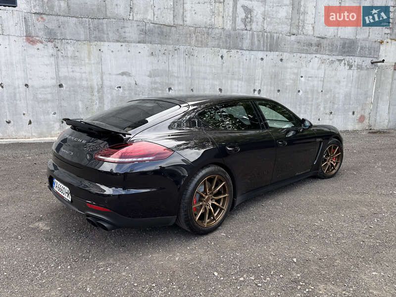 Фастбек Porsche Panamera 2013 в 