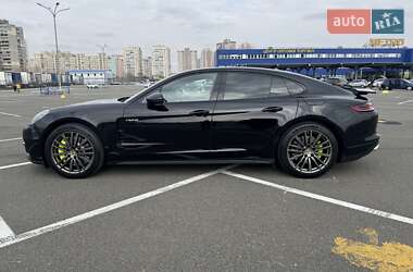 Фастбэк Porsche Panamera 2018 в 