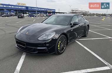 Фастбэк Porsche Panamera 2018 в 