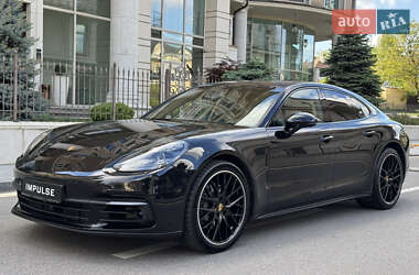 Фастбэк Porsche Panamera 2018 в 