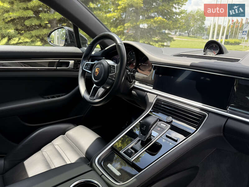 Фастбек Porsche Panamera 2018 в Одесі