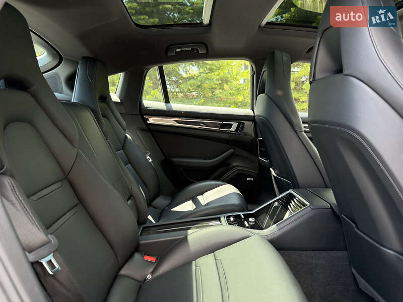 Фастбек Porsche Panamera 2018 в Одесі