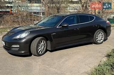 Фастбек Porsche Panamera 2010 в Києві