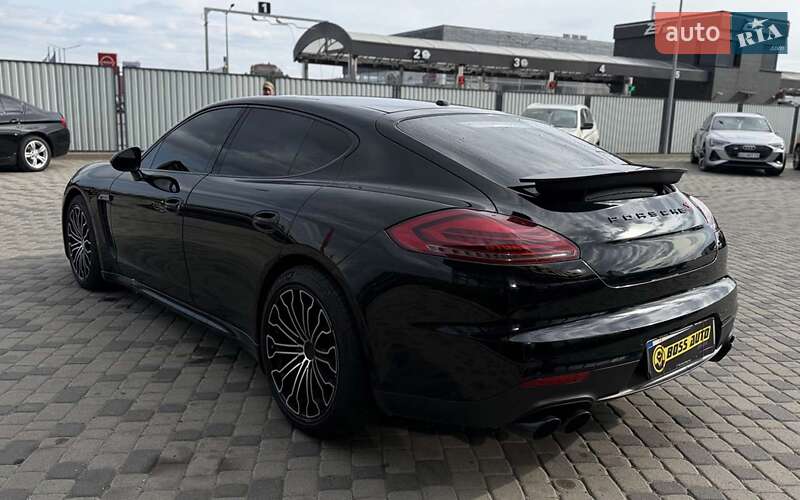 Фастбек Porsche Panamera 2014 в Мукачевому