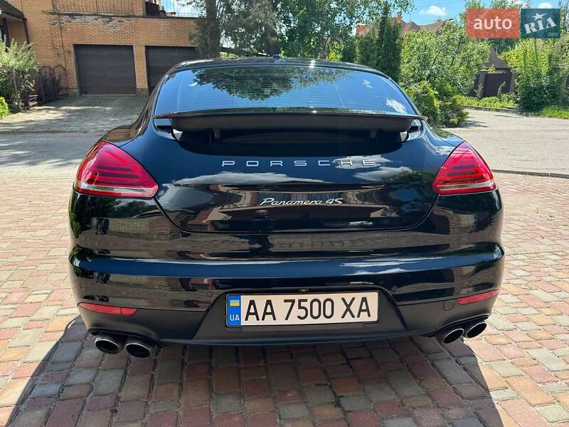 Фастбэк Porsche Panamera 2015 в Киеве