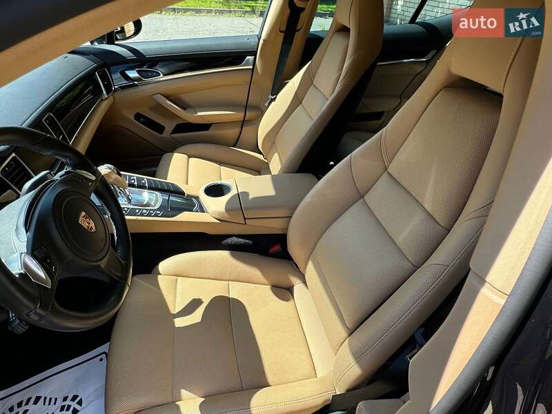 Фастбэк Porsche Panamera 2015 в Киеве