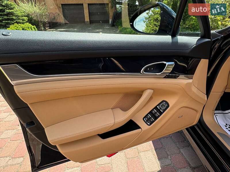 Фастбэк Porsche Panamera 2015 в Киеве