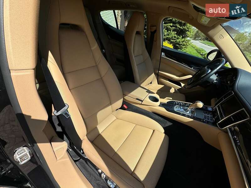 Фастбэк Porsche Panamera 2015 в Киеве