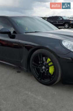 Фастбэк Porsche Panamera 2015 в Киеве