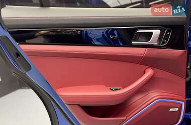 Фастбэк Porsche Panamera 2018 в 