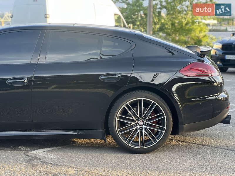 Фастбэк Porsche Panamera 2014 в Киеве