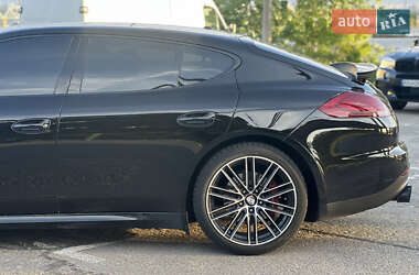 Фастбэк Porsche Panamera 2014 в 