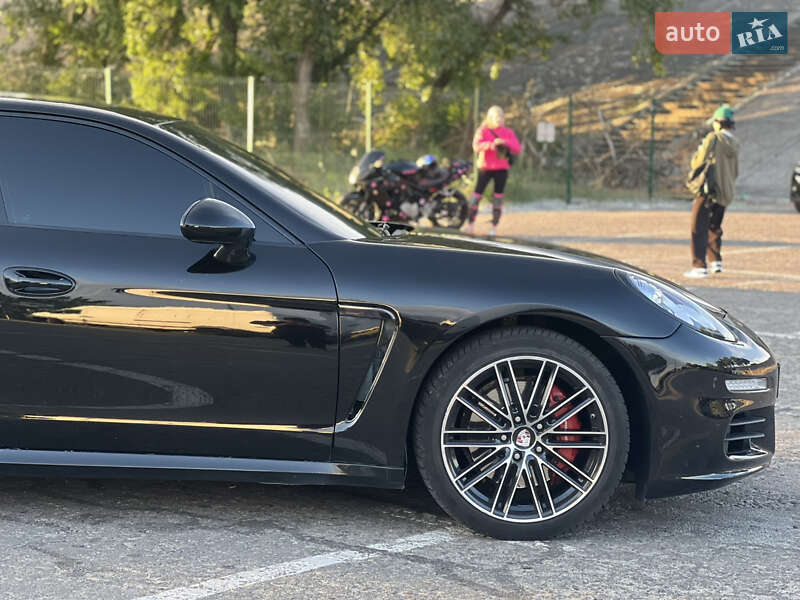 Фастбэк Porsche Panamera 2014 в Киеве