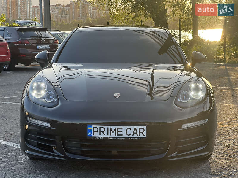 Фастбэк Porsche Panamera 2014 в Киеве