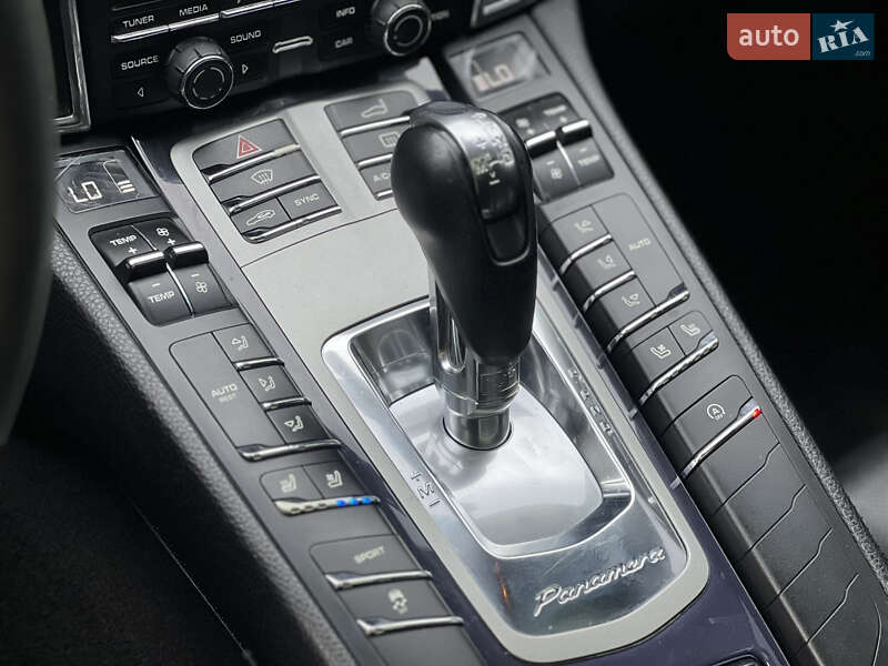 Фастбэк Porsche Panamera 2014 в Киеве