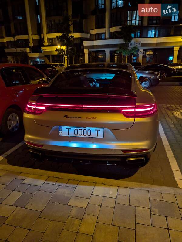 Фастбек Porsche Panamera 2017 в Києві