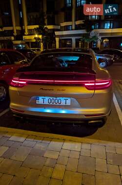 Фастбэк Porsche Panamera 2017 в 