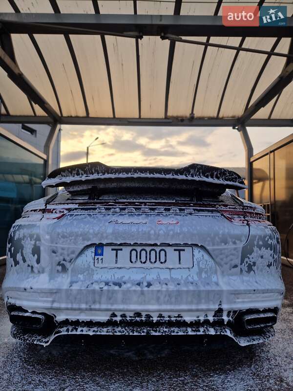 Фастбек Porsche Panamera 2017 в Києві