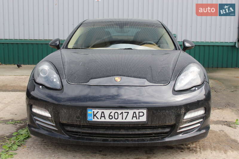 Фастбэк Porsche Panamera 2011 в Киеве