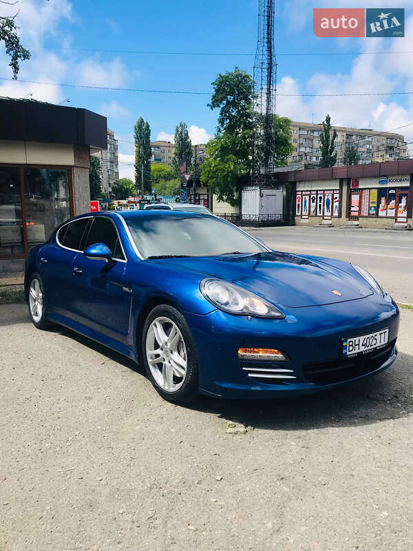 Фастбэк Porsche Panamera 2010 в Одессе