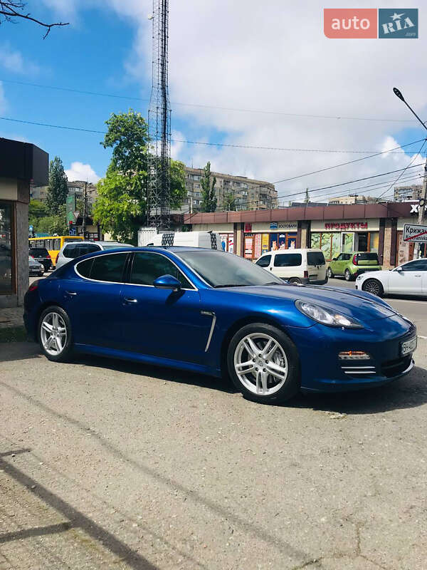Фастбэк Porsche Panamera 2010 в Одессе