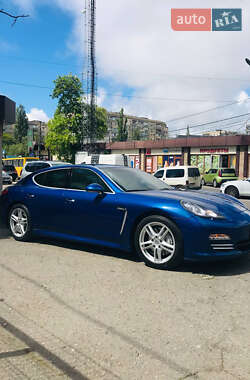 Фастбэк Porsche Panamera 2010 в 