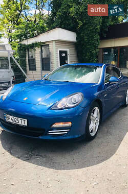 Фастбэк Porsche Panamera 2010 в 