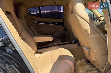 Фастбэк Porsche Panamera 2011 в 
