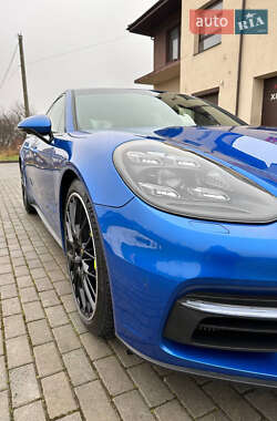 Фастбек Porsche Panamera 2018 в 
